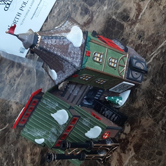 Dept 56 Elfin Forge and Assembly Shop - Picture 7 of 9